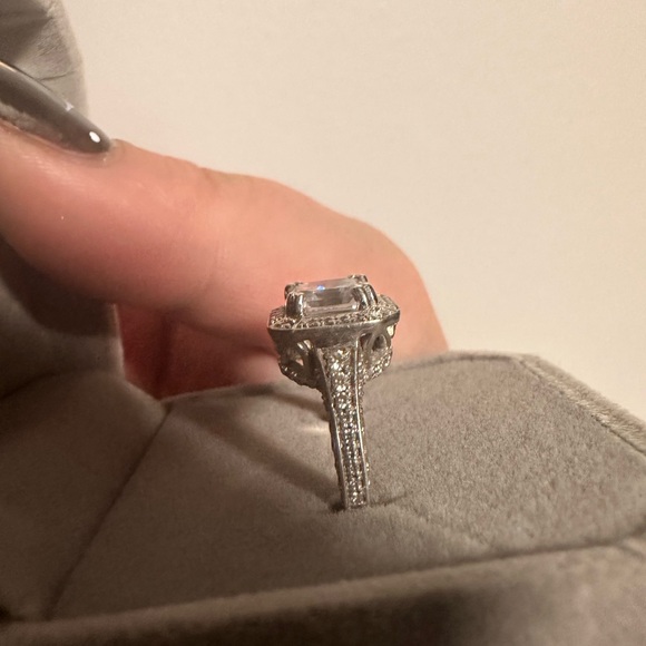 3.2 Carat Cushion cut simulated diamond ring 14K white gold - Picture 2 of 7